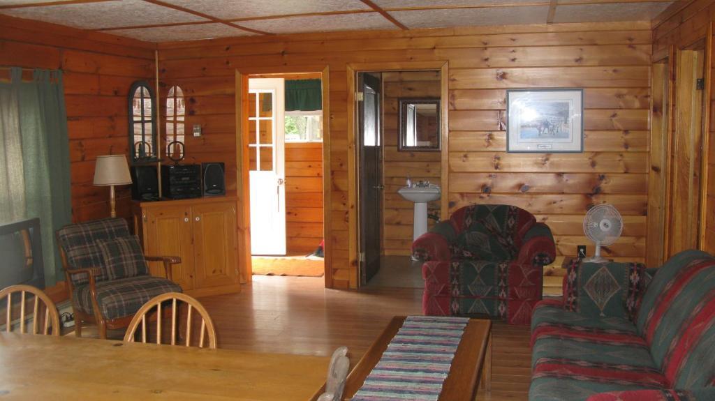 Отель Red Eagle Family Campground Банкрофт Номер фото